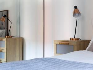 Luxurious Riverside View Apartment Pass The Keys