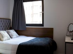 Modern riverside apartment Pass The Keys