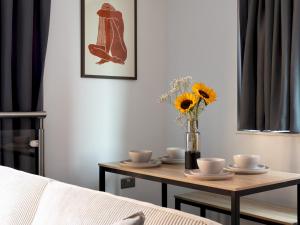 Modern riverside apartment Pass The Keys