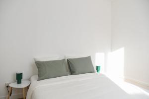 Bright apartment near Montmartre