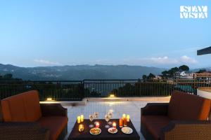 StayVista at Raga Living Luxury Apartment with Penthouse with Hill View in Kasauli