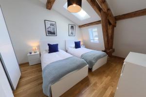 3-Bed Apartment with Skylight Windows RM4-6F