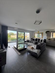 Lovely spacious two bedroom apartment central