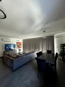 Lovely spacious two bedroom apartment central