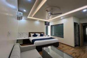 Hotel Manglam Inn Near CCS International Airport