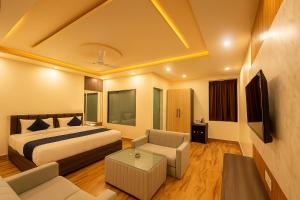 Hotel Manglam Inn Near CCS International Airport