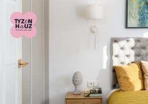 Mostowa Street by Tyzenhauz