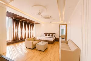 Hotel Manglam Inn Near CCS International Airport