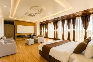 Hotel Manglam Inn Near CCS International Airport