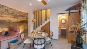 Casa Cueva Las Chicas del Puente Setenil de las Bodegas by Ruralidays