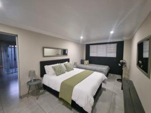 1 On Sonnet Unit Elaine