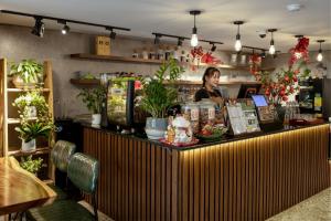 FLOWER BEACHSTAY & COFFEE