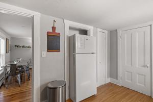 Exeter 2nd Floor 2 Bed 1 Bath- Pet Friendly