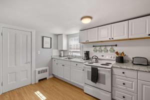 Exeter 2nd Floor 2 Bed 1 Bath- Pet Friendly