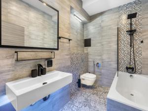 Apartment Carlsbad Suites-3 by Interhome