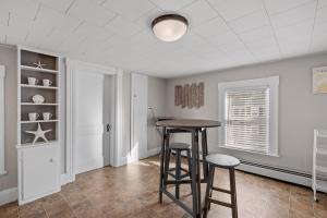 2nd Flr Large 1 Bed - Short to Midterm Rental