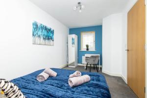 Carnforth 91 by Alt-Stay - 2 Bed En Suite Home - Parking, WiFi & King Bed - Contractors & Relocations - Weekly & Monthly Rates - Best Rates Direct, Search Alt-Stay Accommodation
