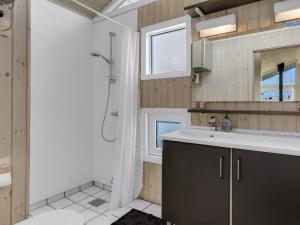 Holiday Home Tjarven - 350m from the sea by Interhome