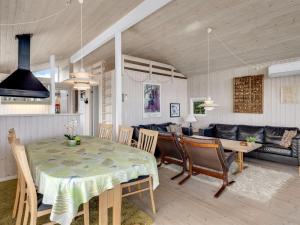 Holiday Home Tjarven - 350m from the sea by Interhome