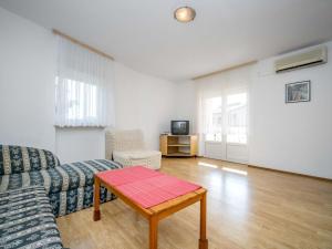 Apartment Hilde Red-3 by Interhome