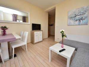 Apartment Melandura-5 by Interhome