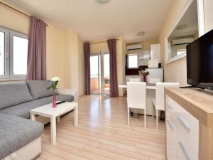 Apartment Melandura-5 by Interhome