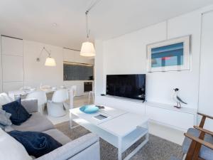 Apartment Blanc Rivage with garage by Interhome