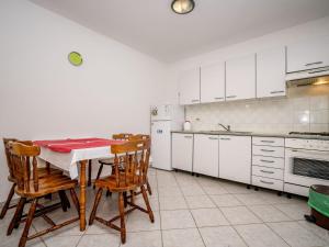 Apartment Hilde Red-2 by Interhome