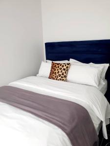 Beauty Blender Homes - The Monotone House