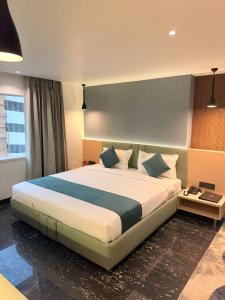 Hotel Roop Cliff, Bhopal