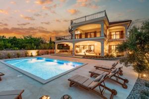 Luxury Villa GLABROVA with pool, jacuzzi and sauna 