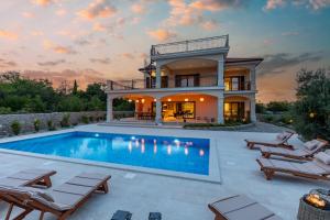 Luxury Villa GLABROVA with pool, jacuzzi and sauna 