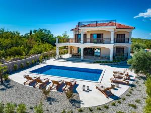 Luxury Villa GLABROVA with pool, jacuzzi and sauna 