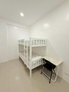 3 Bedroom Batasan QC home for 10