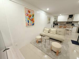 3 Bedroom Batasan QC home for 10