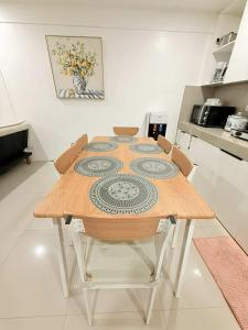 3 Bedroom Batasan QC home for 10