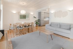 C1 Remodeld & Beautiful! Charming Apartment with 2 Bedrooms in Bairro Alto! LIS Downtown