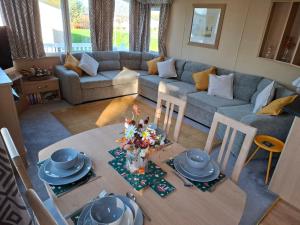 Caravan with hot tub at Tattershall lakes