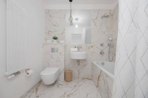 Luxury Apartment in the Heart of the City by Noclegi Renters