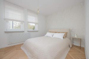 Luxury Apartment in the Heart of the City by Noclegi Renters