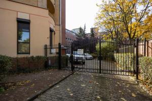 Luxury Apartment in the Heart of the City by Noclegi Renters