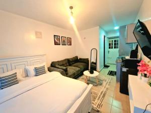 The Velvet Studio - Urban Escape