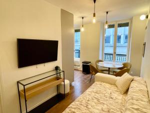 Champs-Elysées Executive Suite