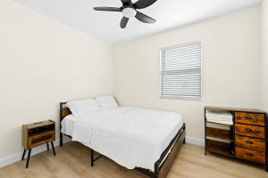 Recently Remodeled Mins from beach+Putting Green