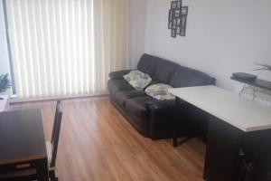 1 Bed Apartment Sleeps 2 with Wi-Fi & Tv