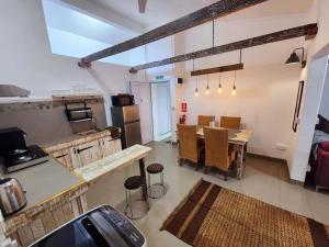 2-Bedroom Apt 3mins to Beach & Private Restaurant - TRR2