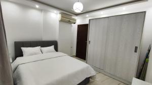 Stylish Sunny Central 1BR