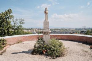 Exclusive hideaway with patio in the heart of Rome