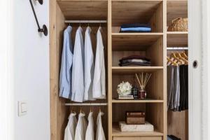 3 Bed Apartment Sleeps 6 - Balcony - Free Parking