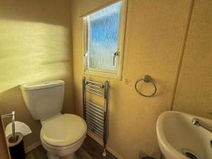 Lovely Caravan For Hire At Manor Park In Hunstanton Ref 23053B